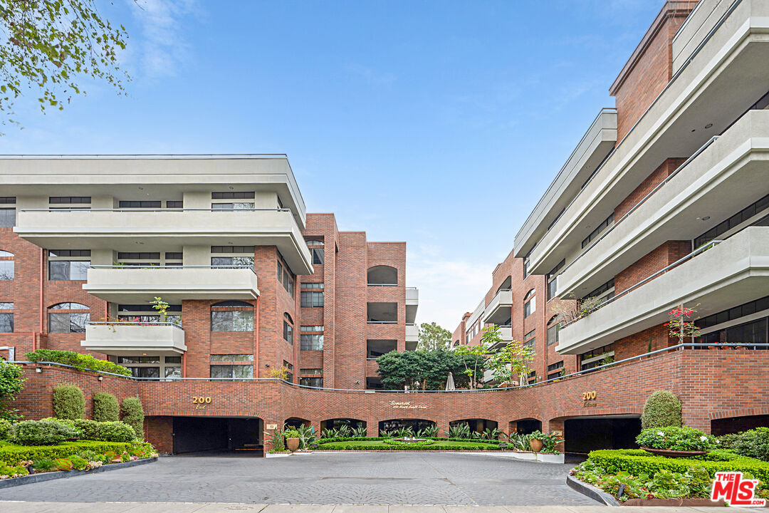 Property Photo:  200 N Swall Dr  CA 90211 