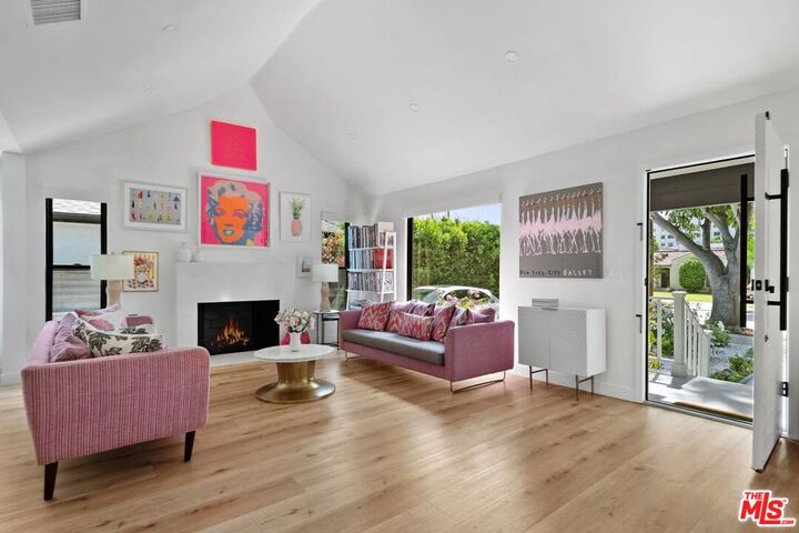 Property Photo: 584 N Lucerne Blvd CA 90004