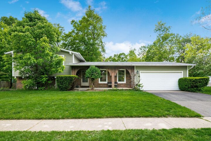 Property Photo: 5725 Aspendale Drive OH 43235