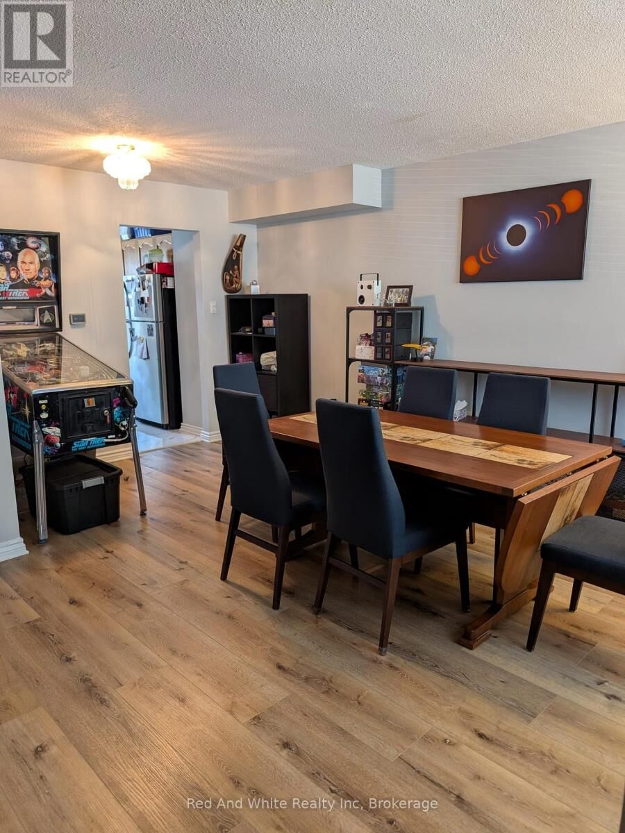 Property Photo:  1920 Culver Drive 4  ON N5V 4P4 