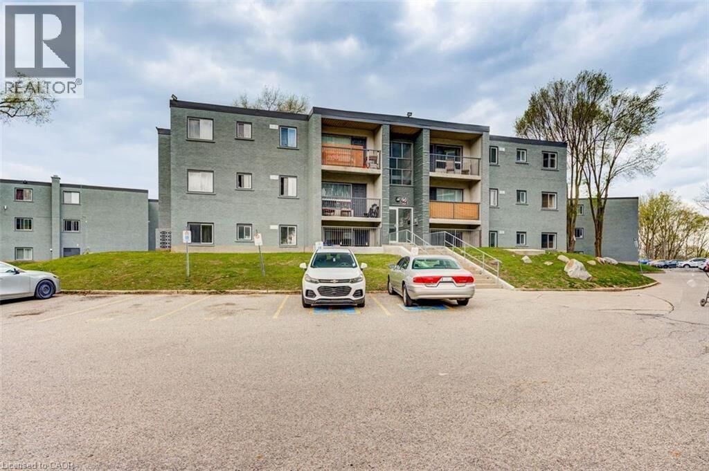 Property Photo:  90 King Edward Avenue 10  ON N5Z 3S9 