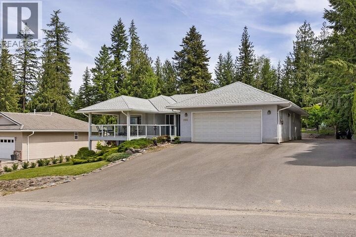 Property Photo: 2864 Hilltop Road BC V0E 2W1