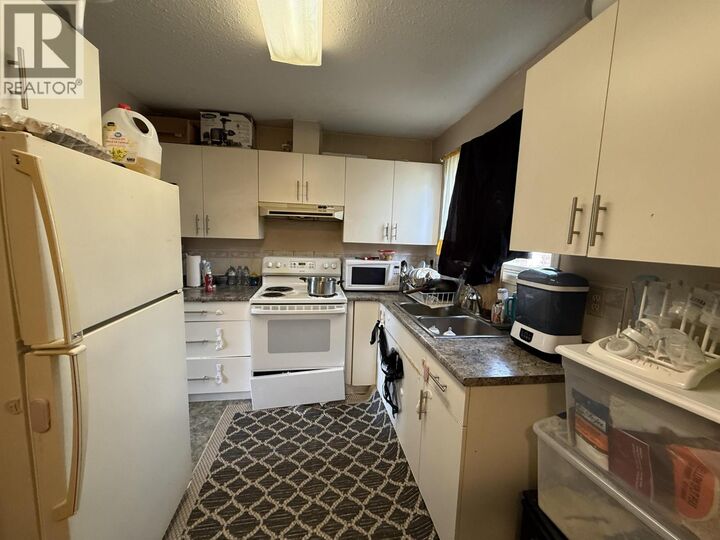 Property Photo:  4714 Davis Avenue 14  BC V8G 1X9 