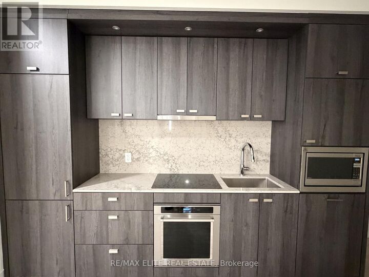 Property Photo:  858 Dupont Street 707  ON M6G 0C1 
