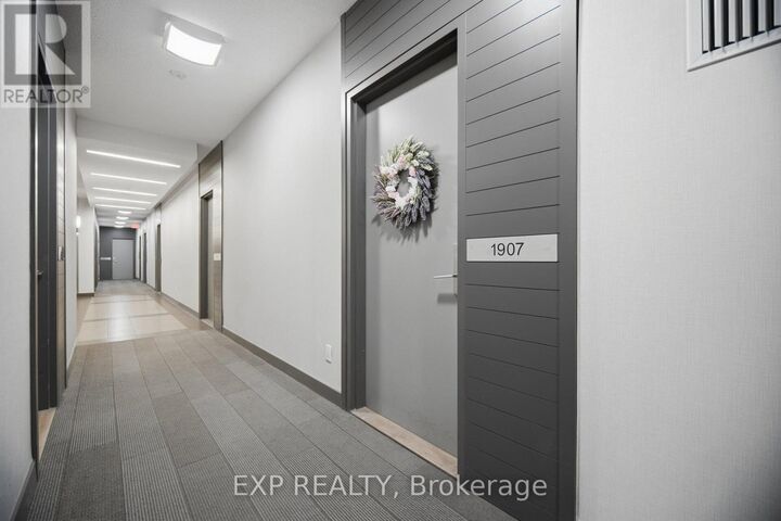 Property Photo:  126 Simcoe Street 1907  ON M5H 4E6 