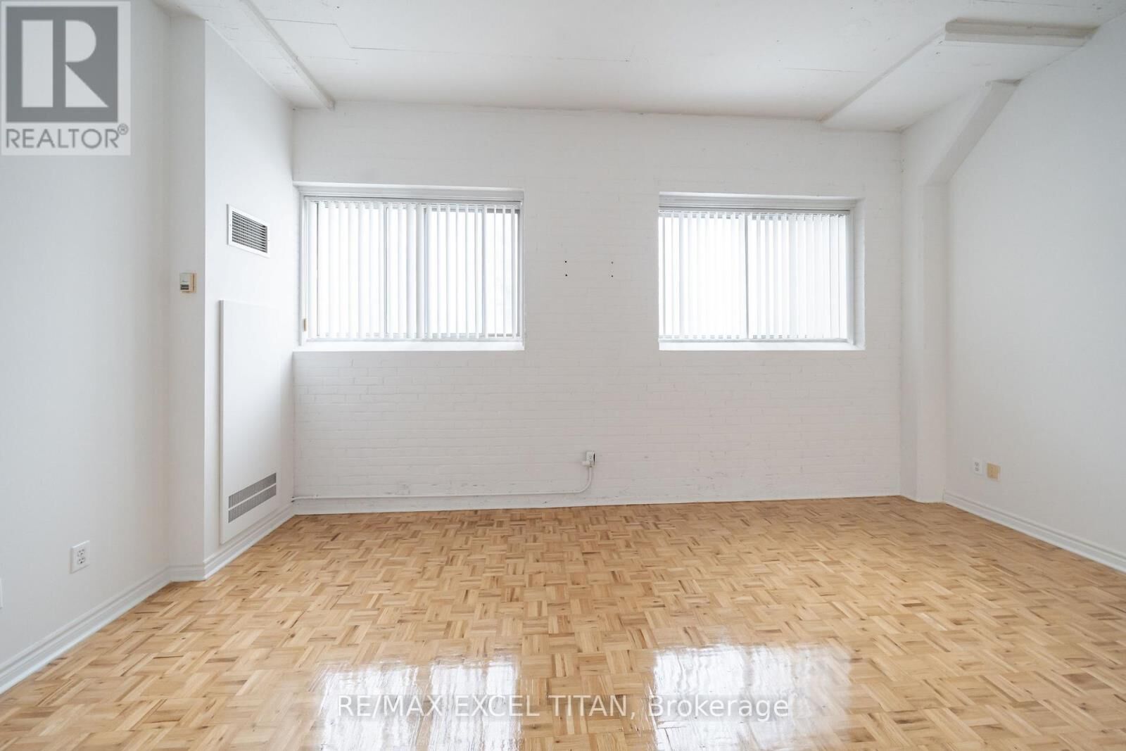 Property Photo:  1401 Dupont Street 605  ON M6H 2B1 