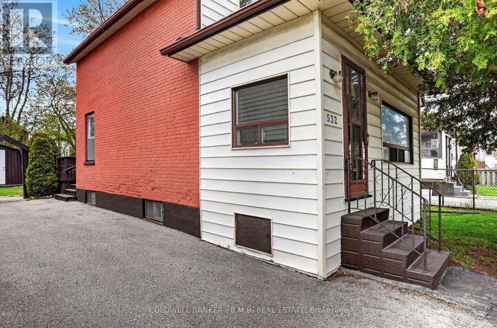 Photo de la propriété:  532 Front Street  ON L1H 4V2 