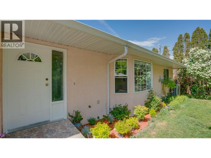 Photo de la propriété:  6547 Apollo Road  BC V1H 1J2 