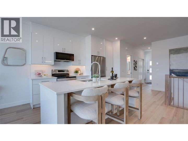Photo de la propriété:  1050 Mt Revelstoke Place 3  BC V1B 3Z9 