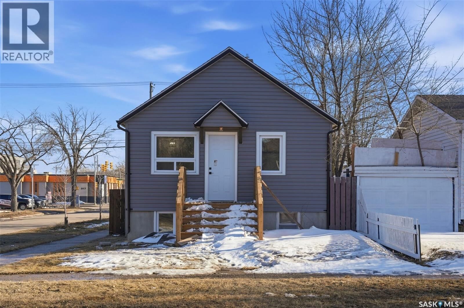 Property Photo:  1001 23rd Street W  SK S7L 0A6 