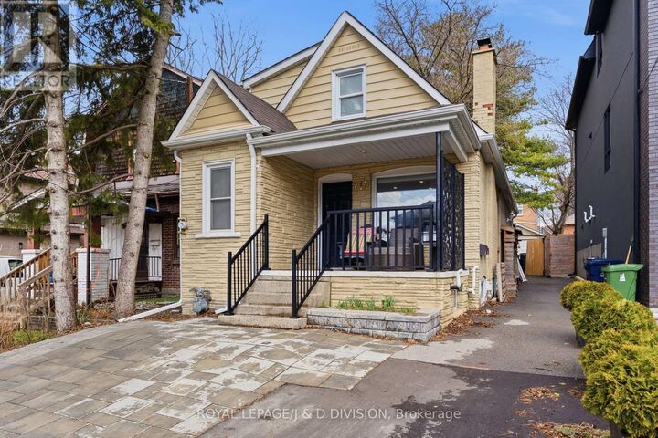 Property Photo:  118 Bogert Avenue Upper  ON M2N 1K8 