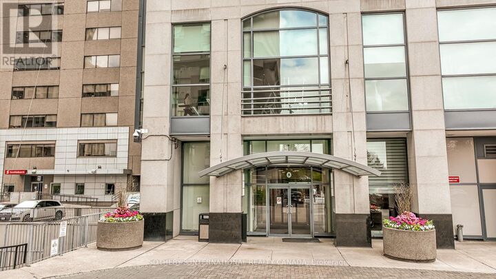 Property Photo:  8 Hillcrest Avenue 2615  ON M2N 6Y6 