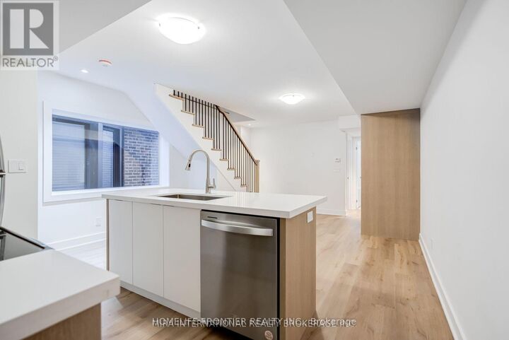 Property Photo:  231 Symington Avenue #3 (Upper)  ON M6P 3W5 