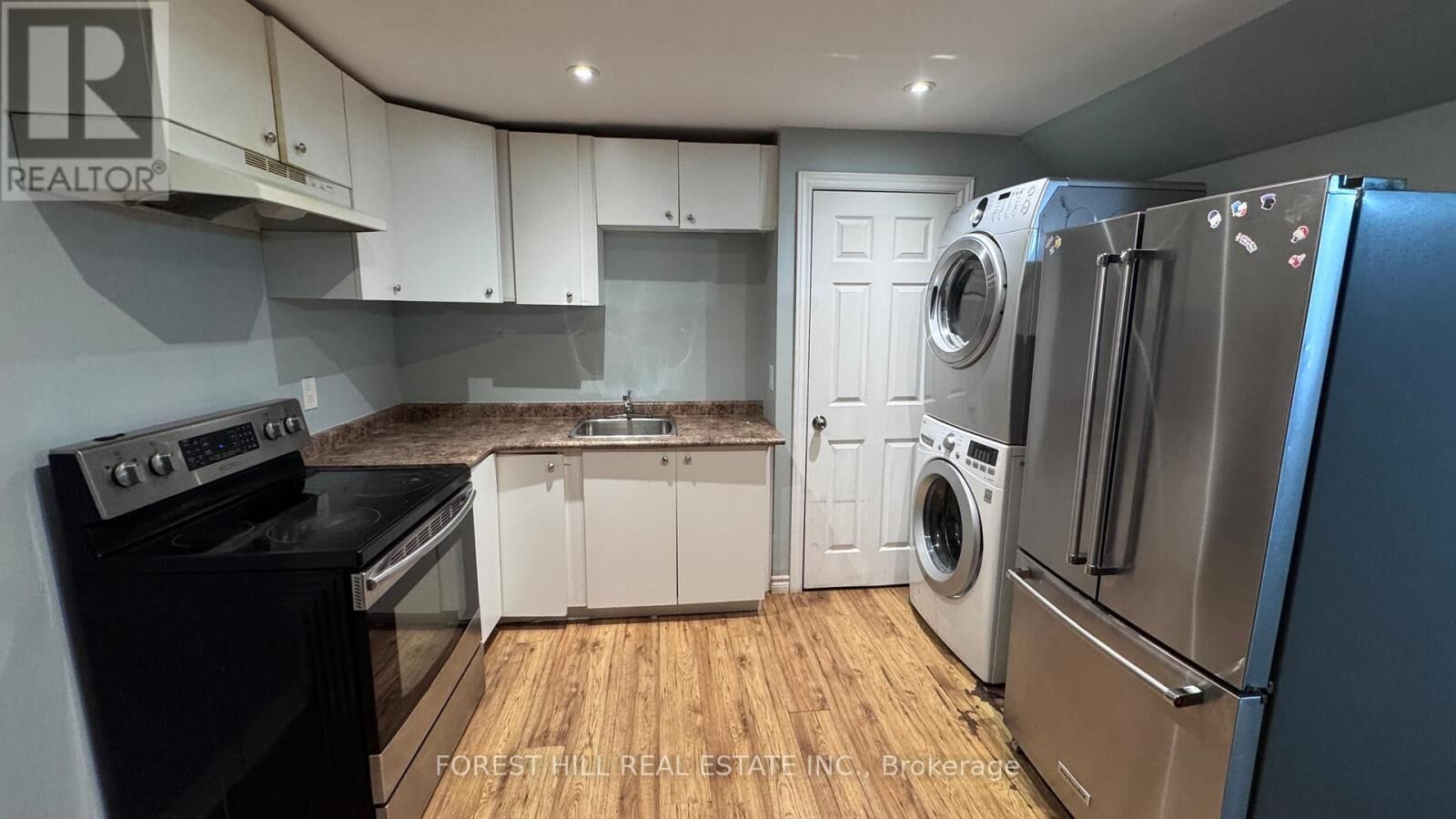 Property Photo:  37 Isle Royal Terrace  ON L6Y 6B4 