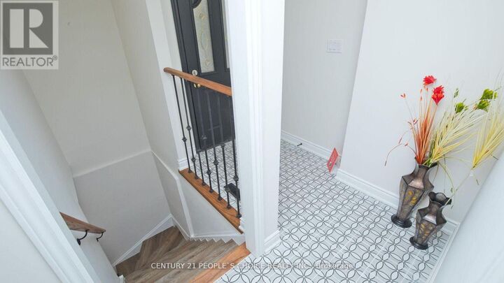 Property Photo:  2 Betteridge Lane West  ON M9V 4E8 