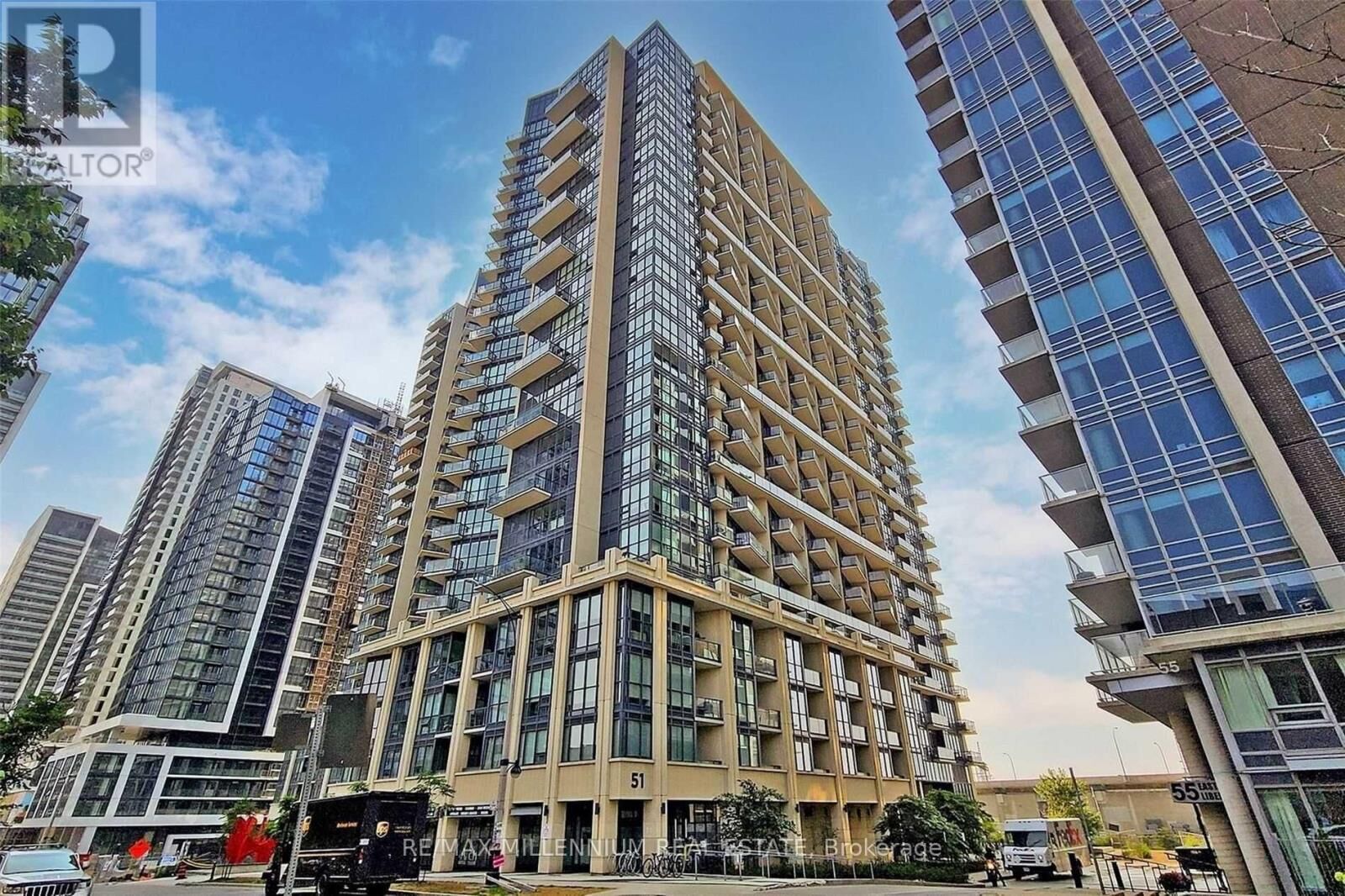 Property Photo:  49 East Liberty Street 2702  ON M6K 0B2 