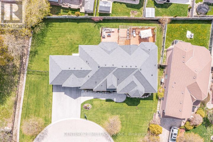 Property Photo:  15 Bimmer Place  ON L7A 1J4 