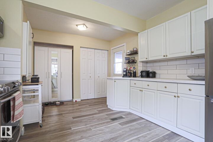 Property Photo:  5113 53 Avenue  AB T7Z 1B9 