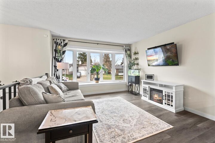 Property Photo:  210 20A Street  AB T9M 1G3 