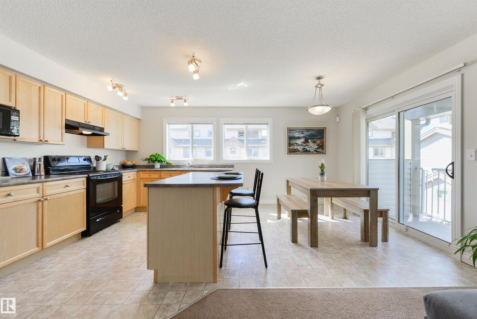 Property Photo:  12050 17 Avenue SW 67  AB T6W 1X4 