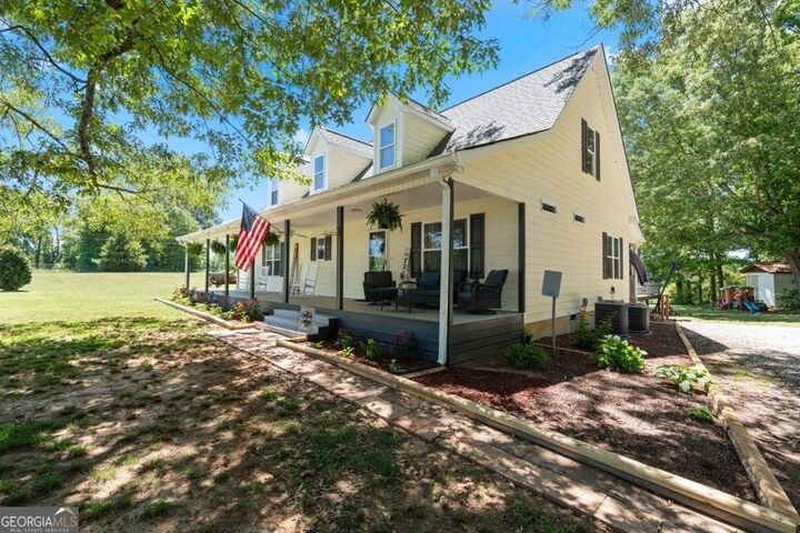 Property Photo:  405 Little Circle  GA 30176 