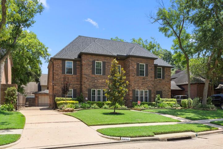 Property Photo: 1002 Millstone Court TX 77498