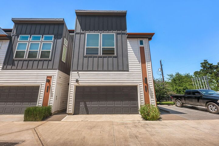Property Photo:  725 N Emile Street  TX 77020 