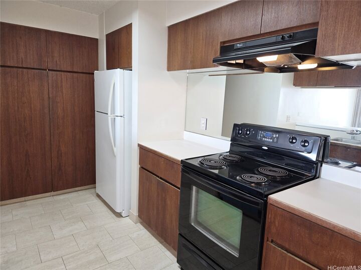 Property Photo:  581 Kamoku Street Ph4  HI 96826 