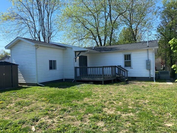 Property Photo: 120 Pennsylvania Ave N WV 25177