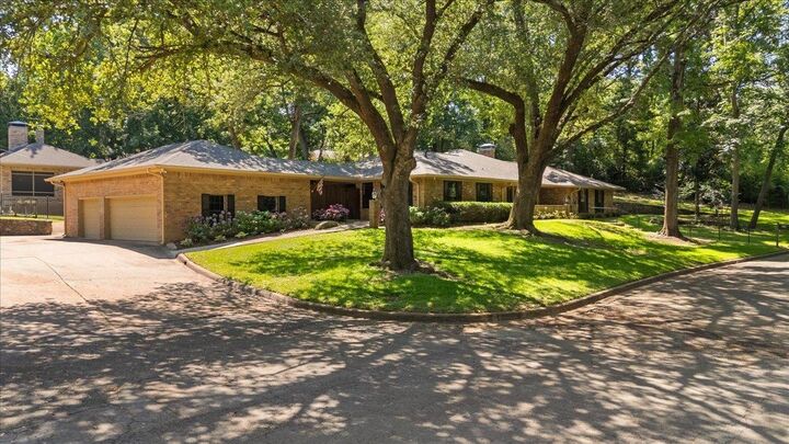 Property Photo:  555 Lakeshore Dr.  TX 75801 