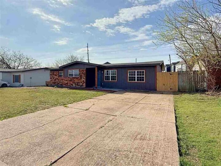 Property Photo:  124 SW 45th St  OK 73505 