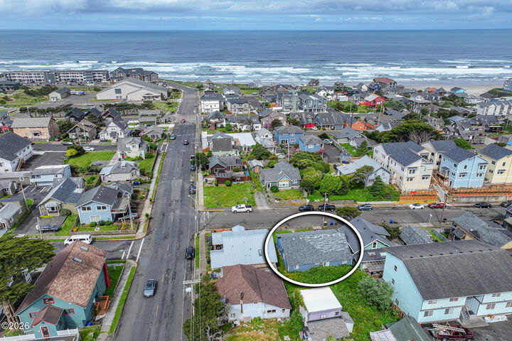 Property Photo:  16 NW Brook Street 1, 2, 3  OR 97365 