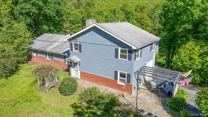Property Photo:  392 Oscawana Lake Road  NY 10579 