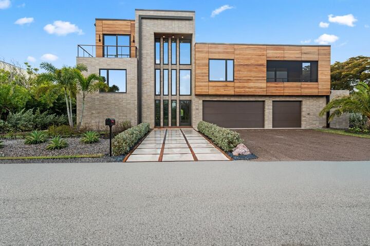 Property Photo:  2945 Pyrula Drive  FL 34228 