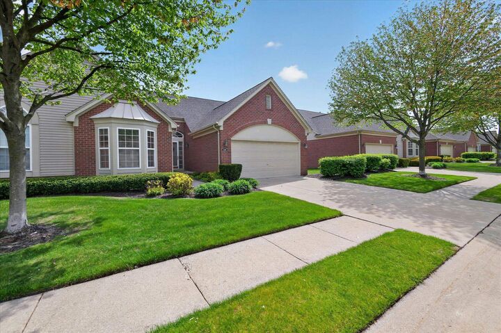 Property Photo:  4288 Gardenia Drive  MI 48314 