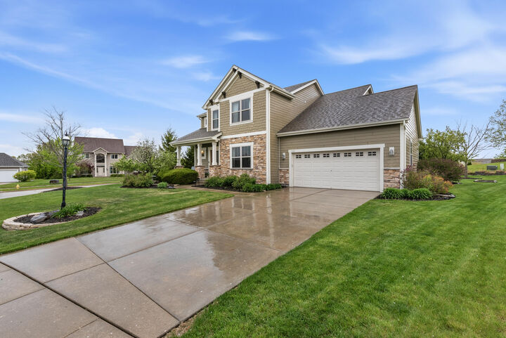 Property Photo:  3967 Oakmont Trl  WI 53188 