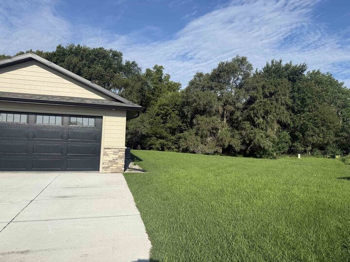 Property Photo:  1507 Regency Circle North  NE 68701 