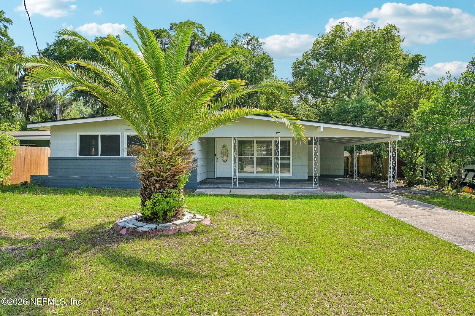 Property Photo:  802 N Cypress Street  FL 32043 