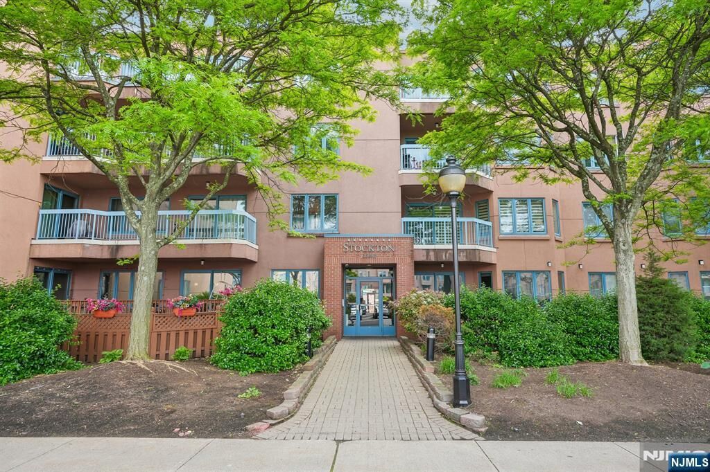 Property Photo:  303 Stockton Court S303  NJ 07020 
