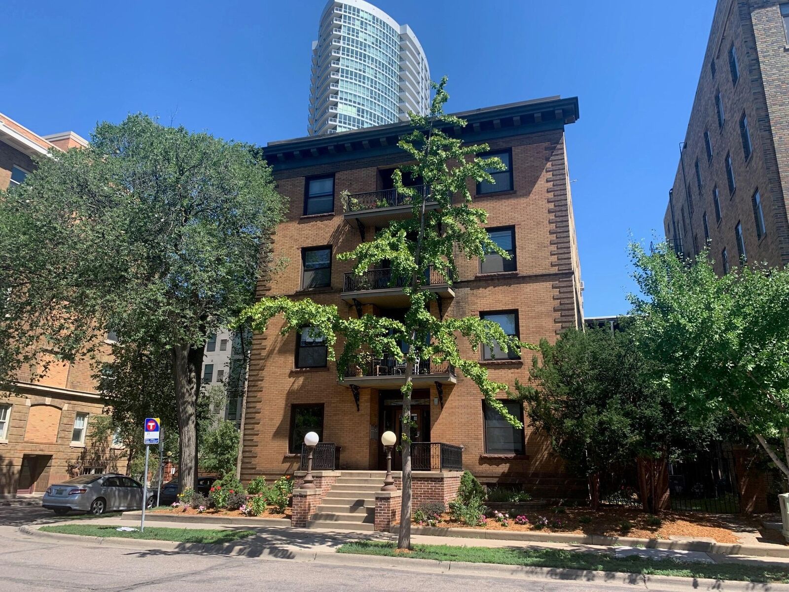 Property Photo:  1401 Willow Street 2  MN 55403 