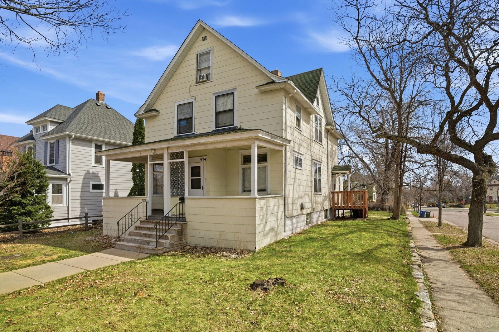 Property Photo:  572 Ottawa Avenue  MN 55107 