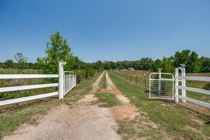 Property Photo:  115 County Road 3302  TX 75571 