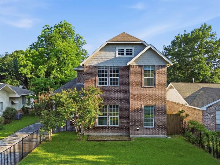 Photo de la propriété:  612 W 8th Street  TX 75208 