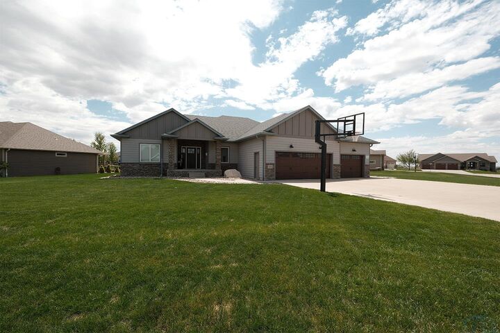 Property Photo:  343 Sawgrass Trail  IA 51250 
