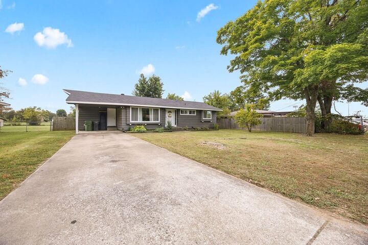 Property Photo:  702 E Sumac Street  AR 72756 