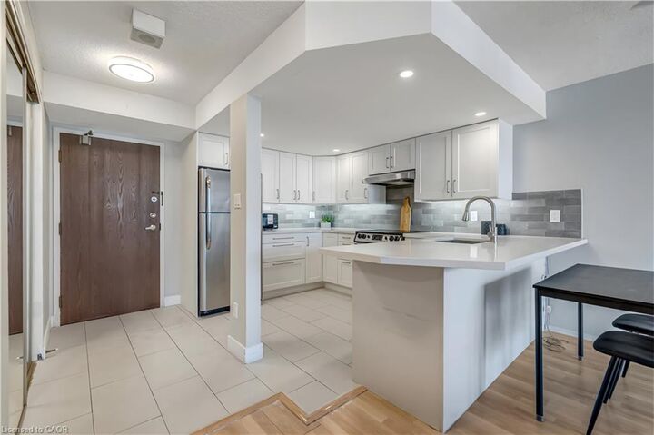 Property Photo:  25 Agnes Street 903  ON L5B 3X7 