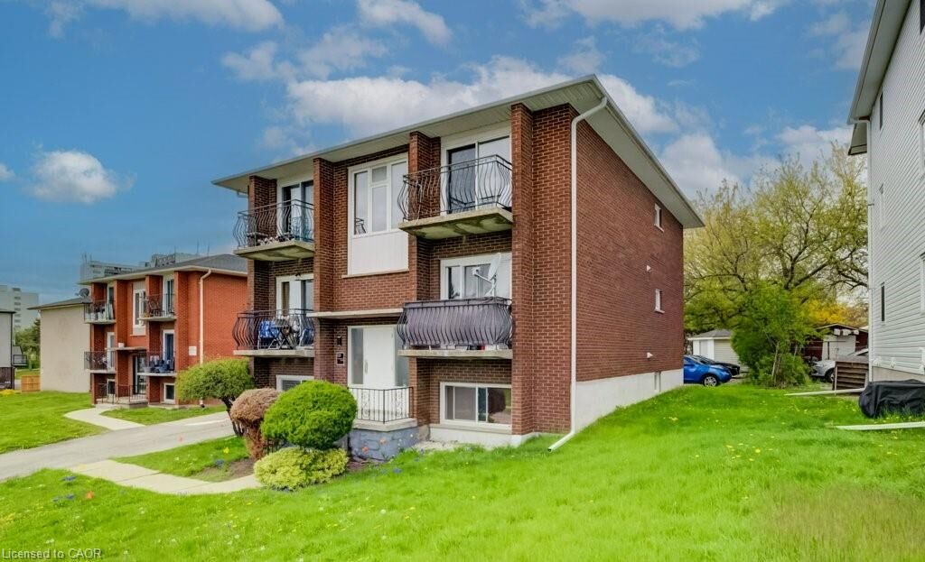 Property Photo:  628 Victoria Street S 6  ON N2M 3B1 