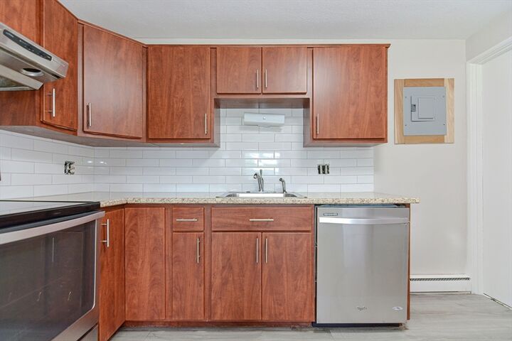 Property Photo:  4 Colonial Village Dr 9  MA 02474 