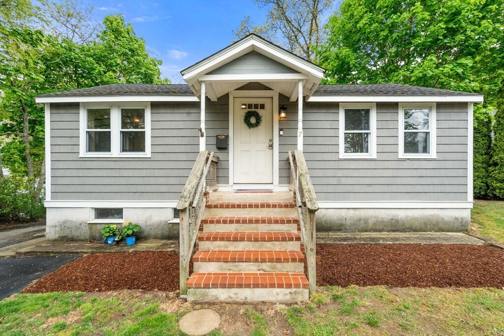 Property Photo:  7 Indian Neck Rd  MA 02571 