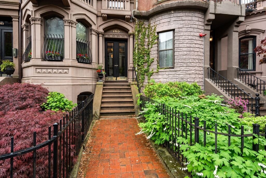 Property Photo:  165 Beacon Street 2  MA 02116 